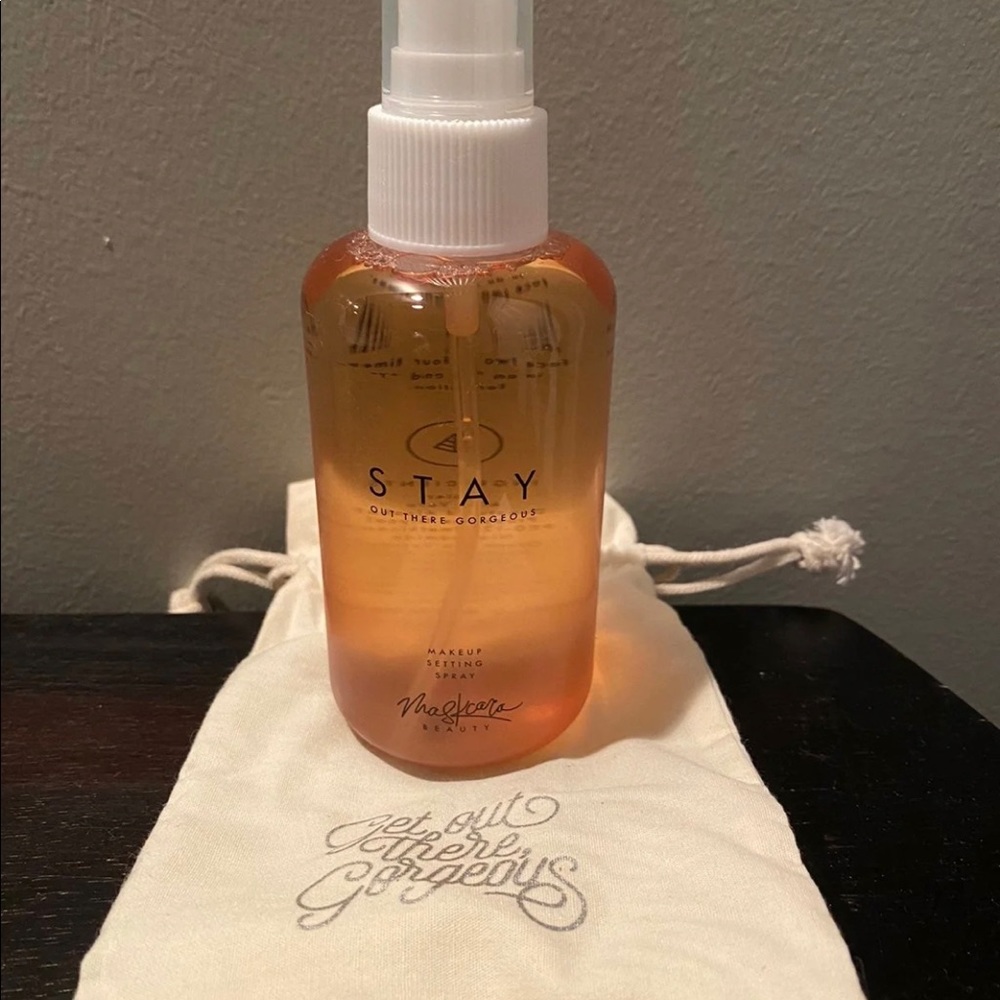 CASE of MASKCARA/SEINT setting spray